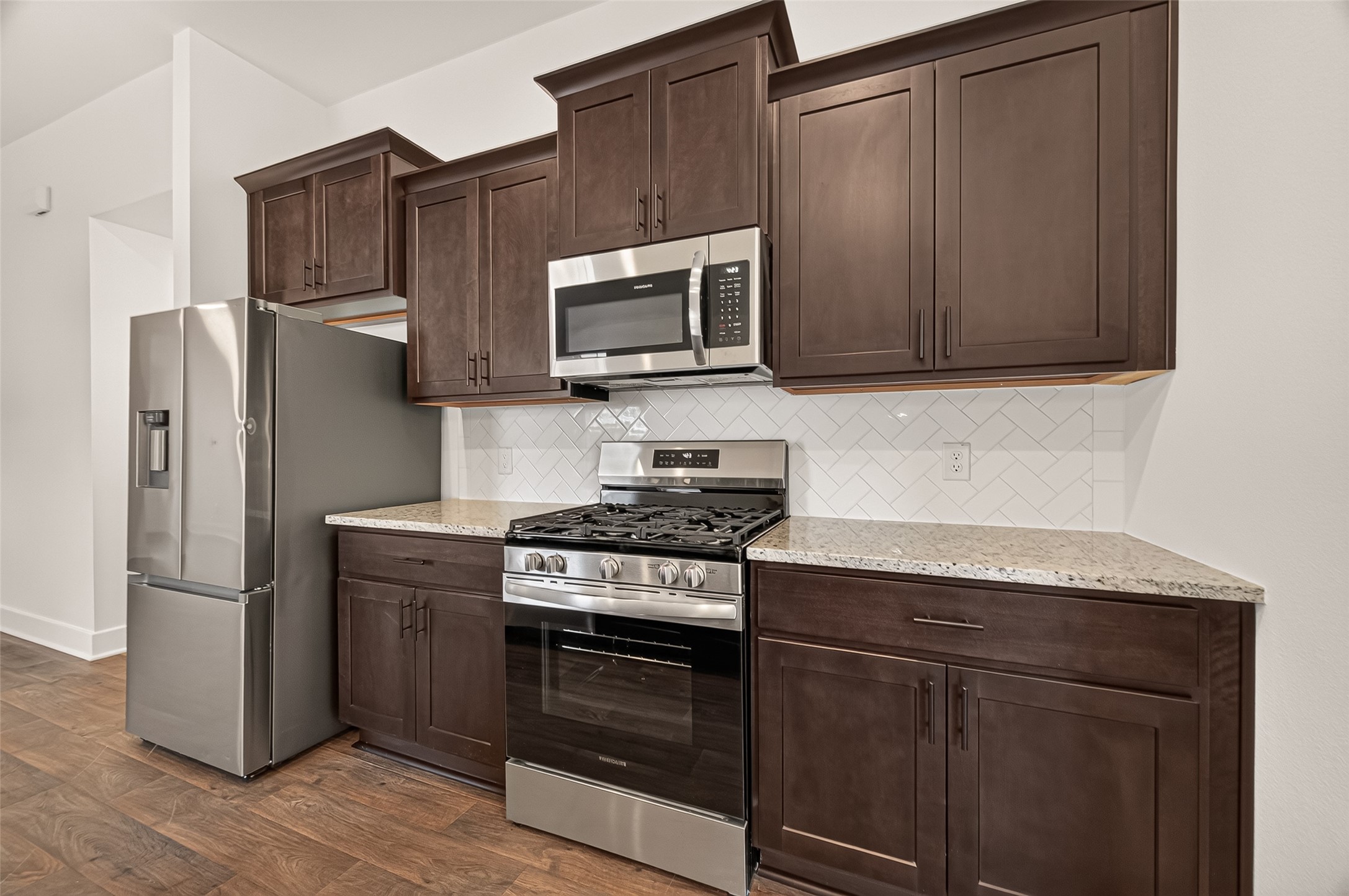 9304 Hard Rock Road Conroe, TX 77303 - Photo 10 of 38 Gallery Image 10