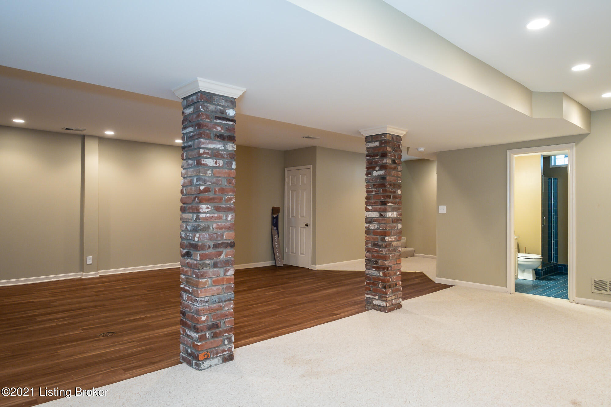 6014 Innes Trace Road Louisville, KY 40222 - Photo 45 of 56 Small-51