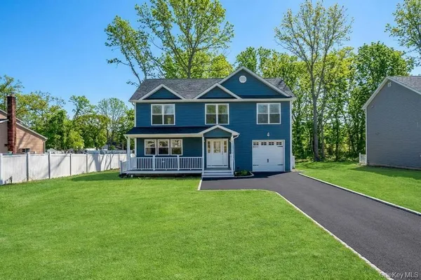 $799,999 | 512 Starlight Drive, Shirley, NY 11967