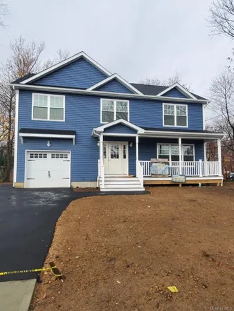 $800,000 | 512 Starlight Drive, Shirley, NY 11967