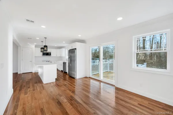 $799,999 | 512 Starlight Drive, Shirley, NY 11967