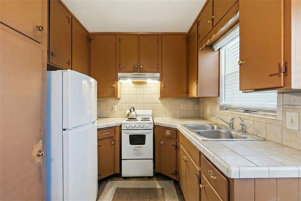 1014 East Okaloosa Avenue Tampa, FL 33604 - Photo 8 of 37