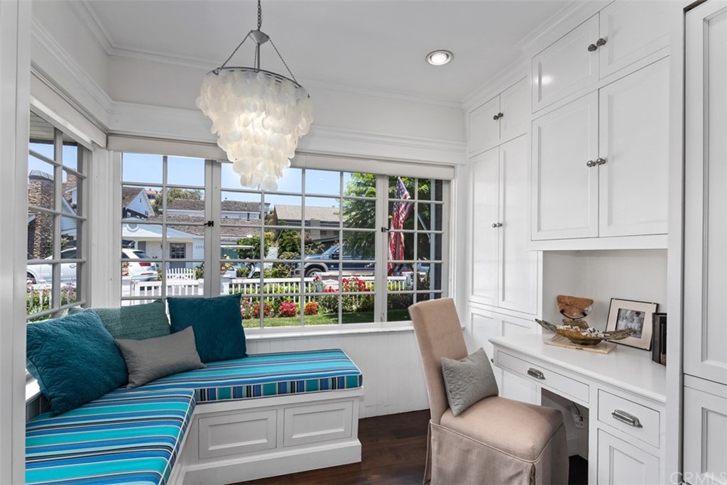 2596 Crestview Drive Newport Beach, CA 92663 - Photo 14 of 54 Breakfast Nook.
