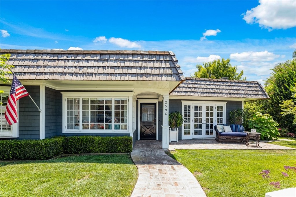 2596 Crestview Drive Newport Beach, CA 92663 - Photo 3 of 54 Through the front gate.