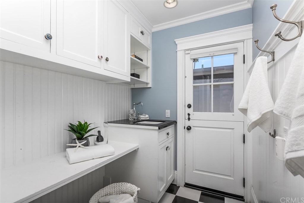 2596 Crestview Drive Newport Beach, CA 92663 - Photo 27 of 54