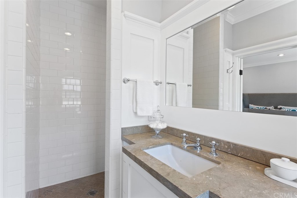 2596 Crestview Drive Newport Beach, CA 92663 - Photo 39 of 54 Upper Master Bathroom.