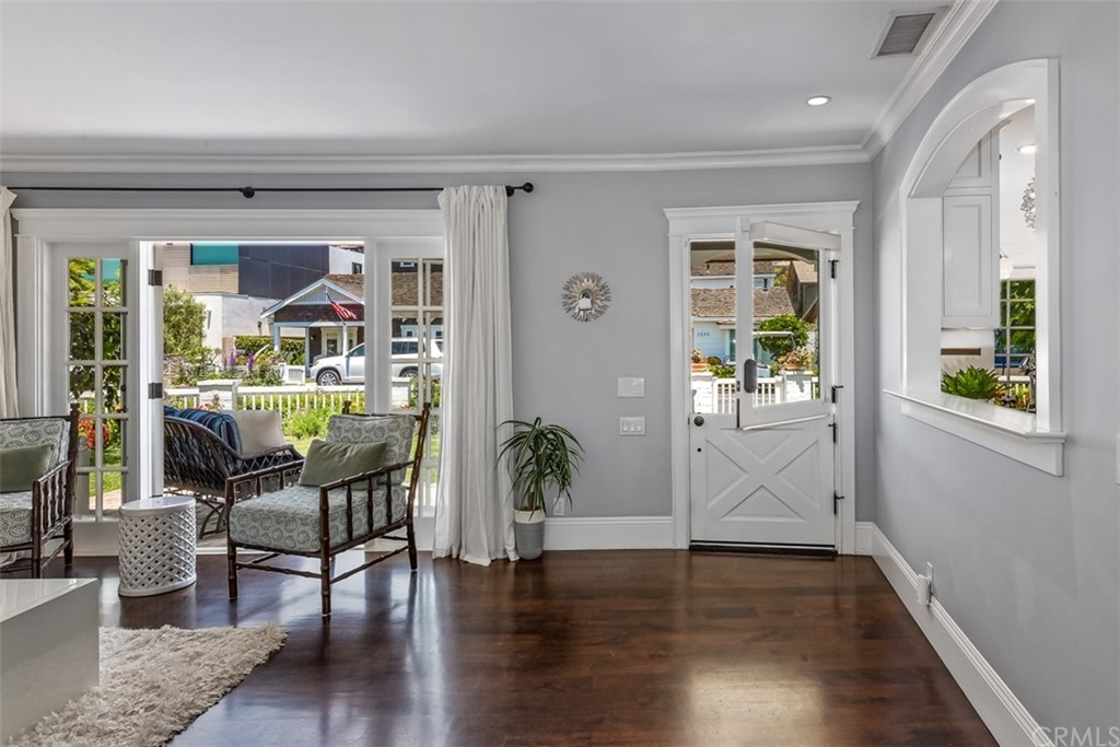 2596 Crestview Drive Newport Beach, CA 92663 - Photo 8 of 54 Living Room.