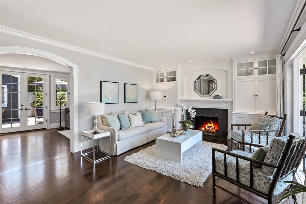 2596 Crestview Drive Newport Beach, CA 92663 - Photo 10 of 54 Living Room.