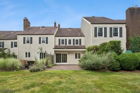 $465,000 | 46 Pembroke Drive, Mendham, NJ 07945