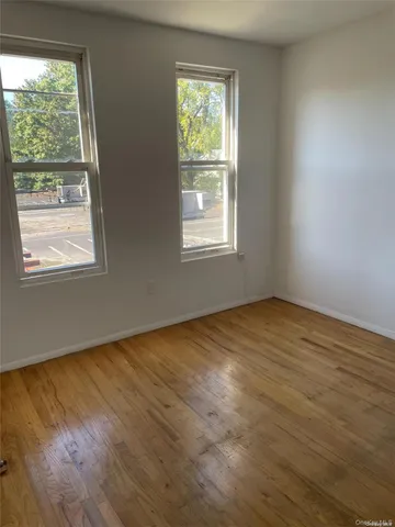 $2,150 | 62 Middle Neck Road, Unit 2REAR, Great Neck, NY 11021