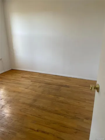 $2,150 | 62 Middle Neck Road, Unit 2REAR, Great Neck, NY 11021