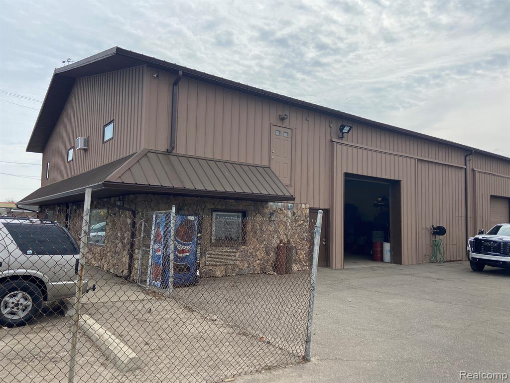 47095 Ryan Road Shelby, MI 48317 - Photo 2 of 12