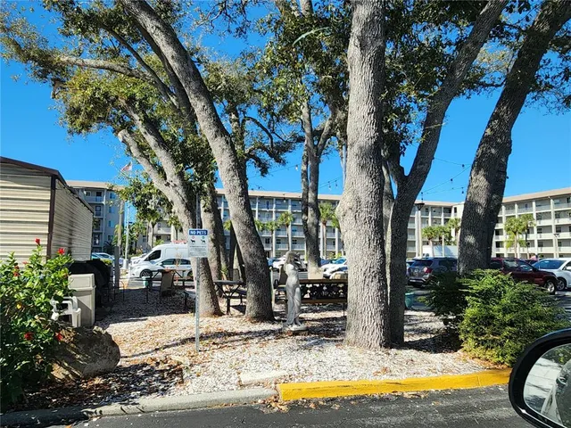 $1,250 | 3064 Lake Bayshore Drive, Unit 115, Bradenton, FL 34205