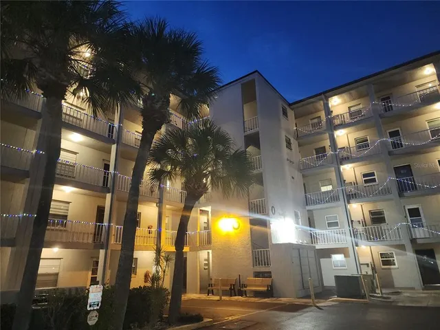 $1,250 | 3064 Lake Bayshore Drive, Unit 115, Bradenton, FL 34205