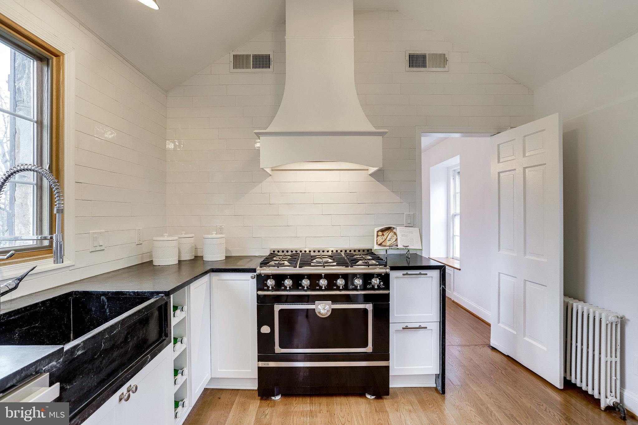 5946 Wilton Road Alexandria, VA 22310 - Photo 13 of 87 Helllooooo Custom range hood and....