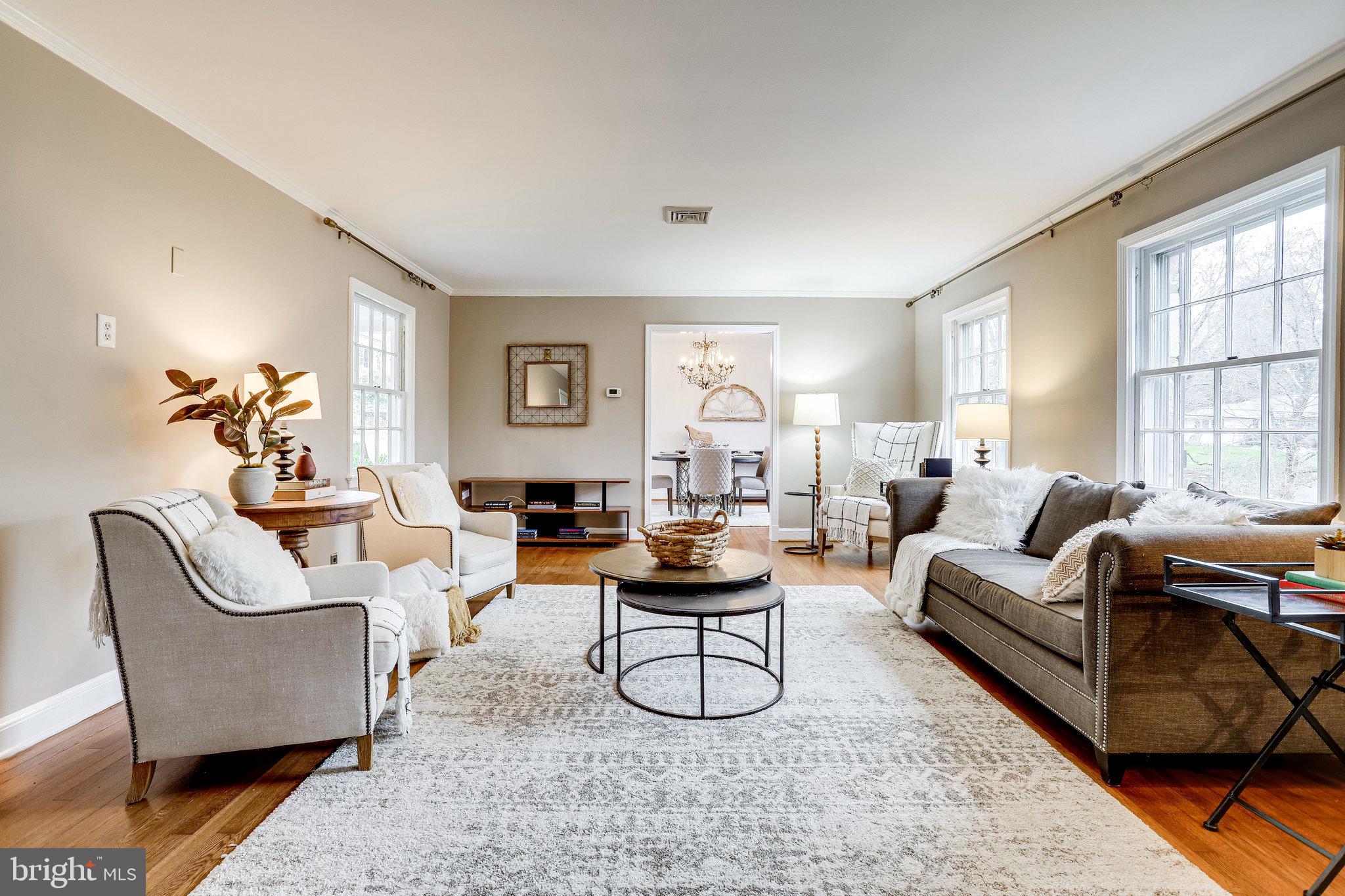 5946 Wilton Road Alexandria, VA 22310 - Photo 29 of 87 Classic and elegant living space