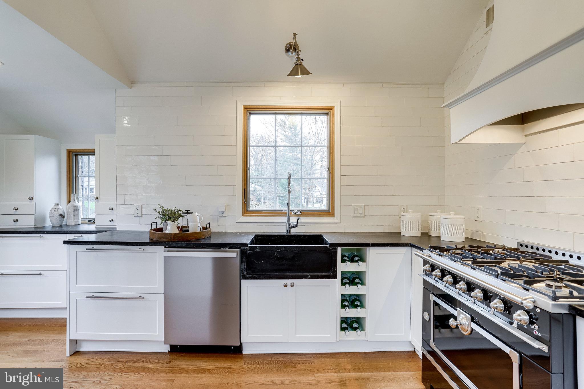 5946 Wilton Road Alexandria, VA 22310 - Photo 10 of 87 True Luxury Chef's kitchen