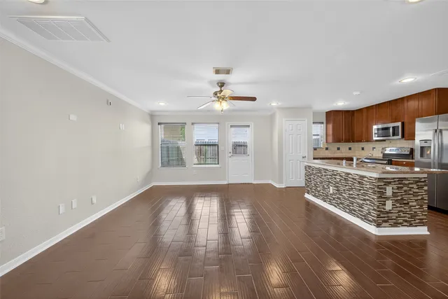 $1,900 | 6115 Shadow Isle Lane, Houston, TX 77084