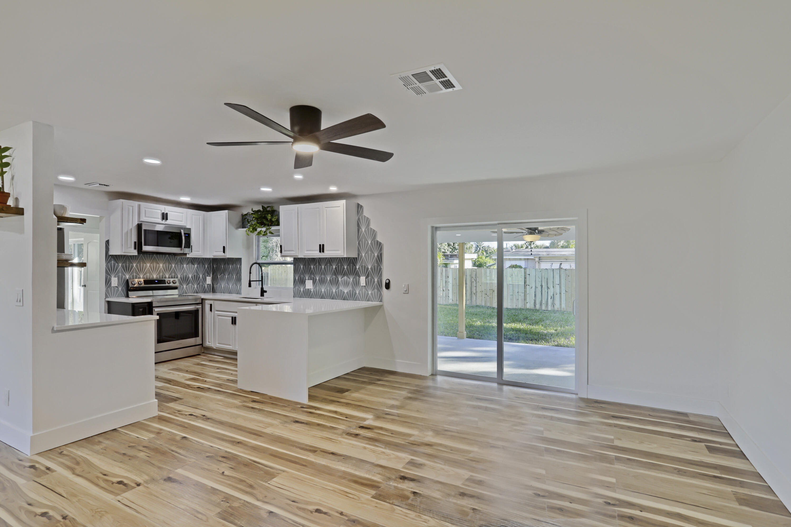 2674 Lone Pine Road Palm Beach Gardens, FL 33410 - Photo 12 of 61 12__20a7814-hdr(7)_cc