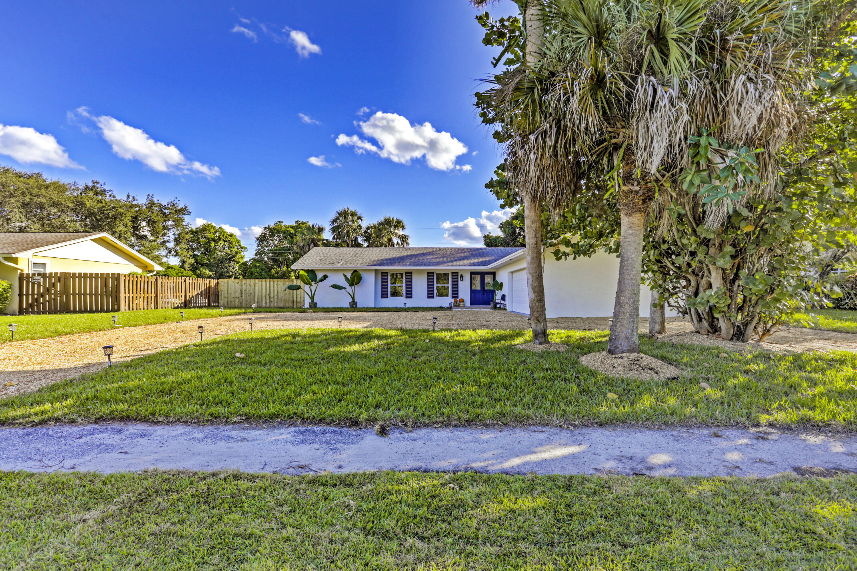 2674 Lone Pine Road Palm Beach Gardens, FL 33410 - Photo 3 of 61 exterior