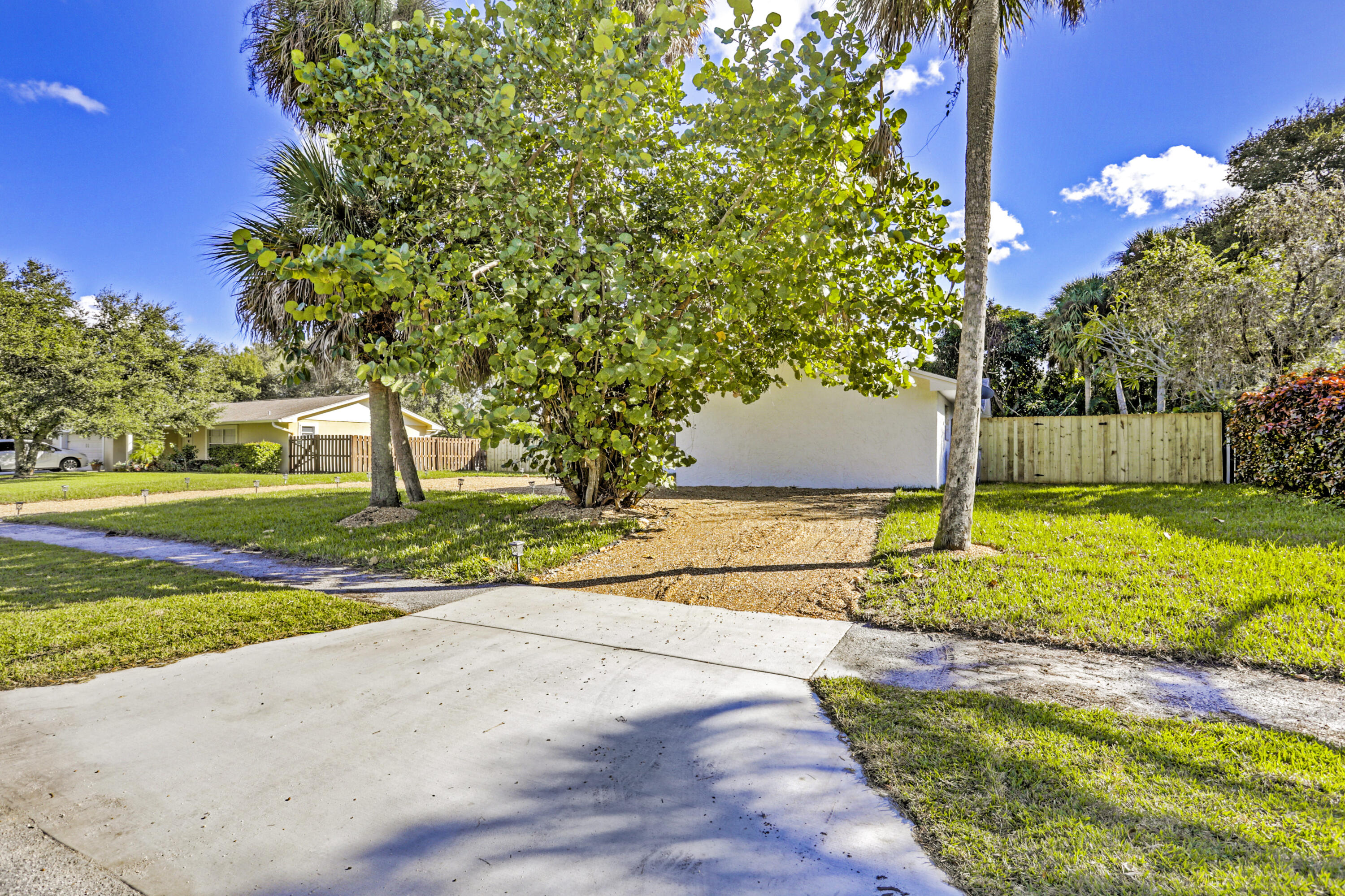 2674 Lone Pine Road Palm Beach Gardens, FL 33410 - Photo 4 of 61 02__20a7556_57_58_59_60_61_62