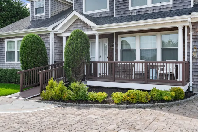 a view of a house with a small yard and plants