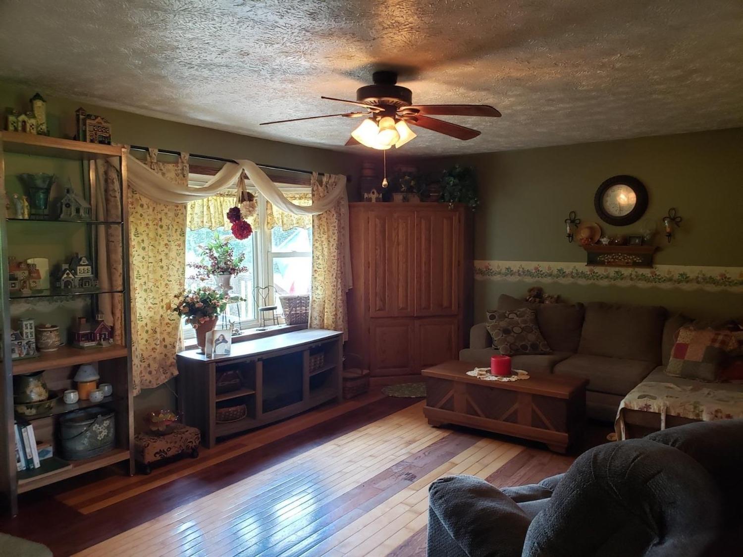 18057 Laurel Road Connersville, IN 47331 - Photo 3 of 25