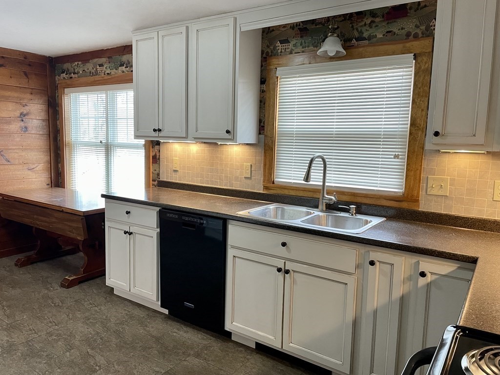 11 Manor Road Auburn, MA 01501 - Photo 14 of 31