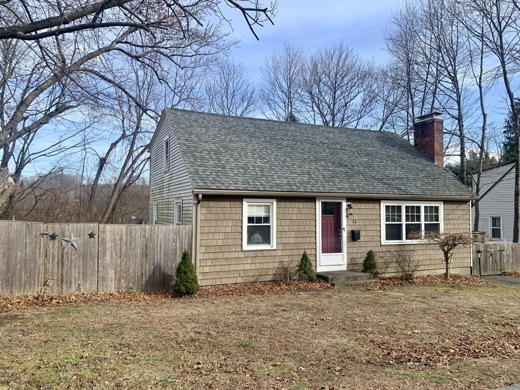 11 Manor Road Auburn, MA 01501 - Photo 3 of 31