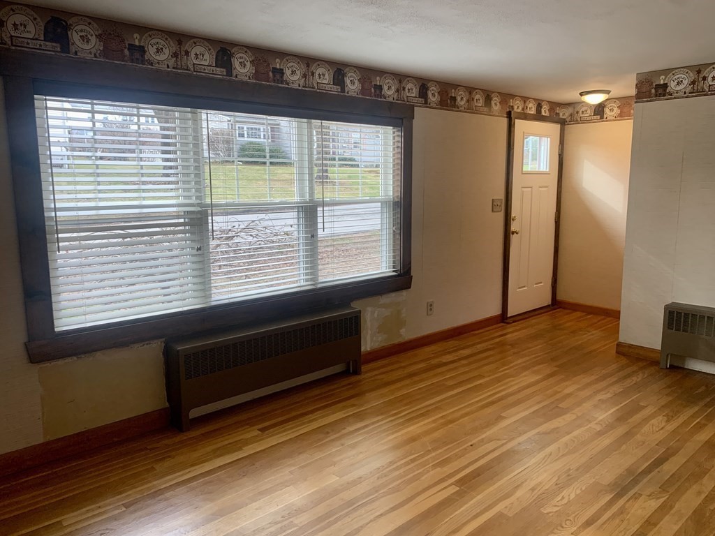 11 Manor Road Auburn, MA 01501 - Photo 9 of 31