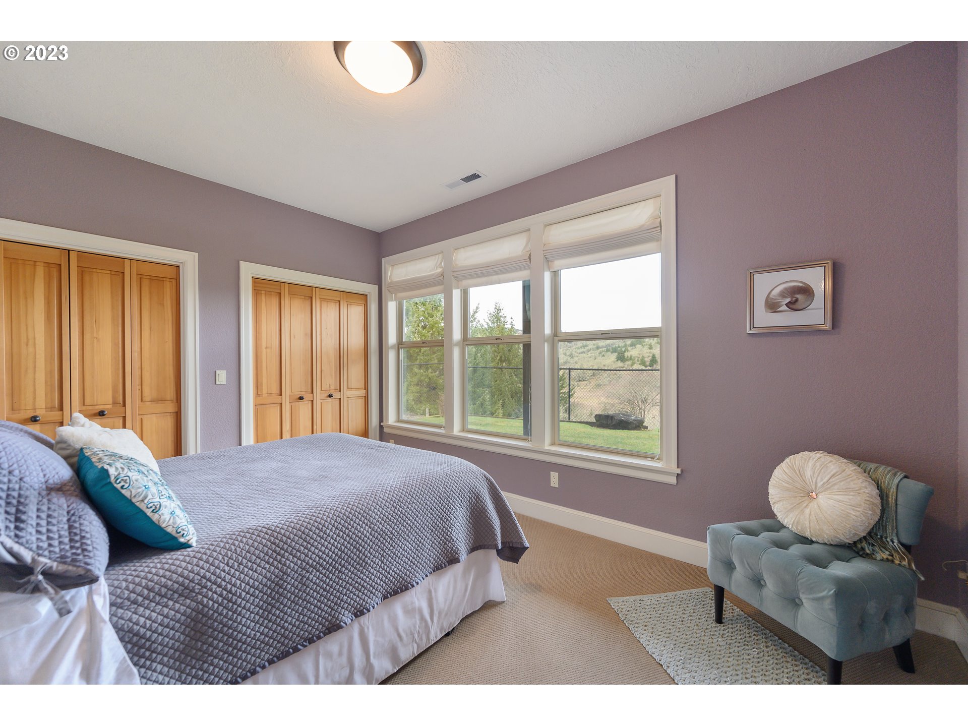 16755 Southwest Masonville Road McMinnville, OR 97128 - Photo 20 of 32 a bedroom with a bed and a window