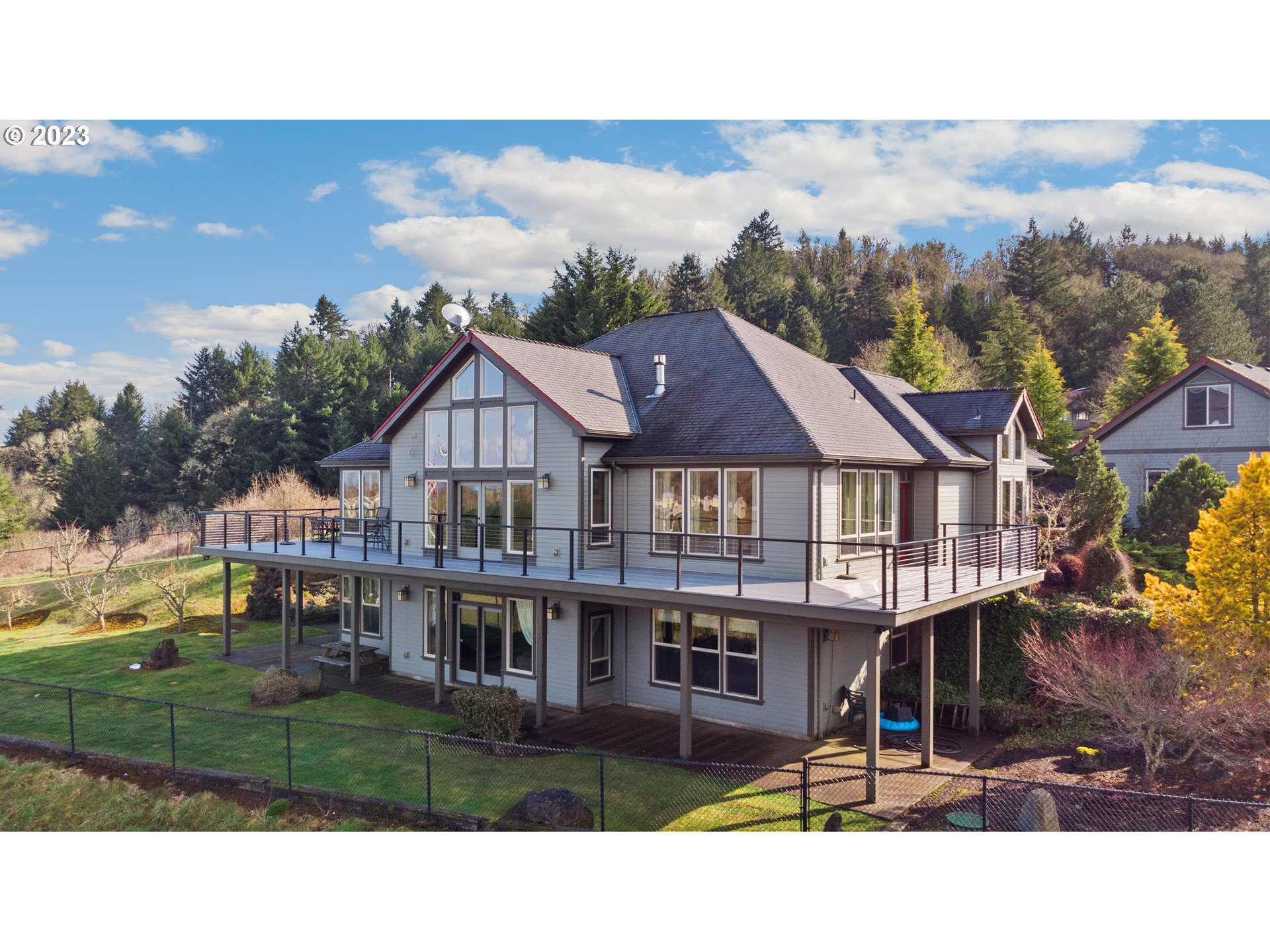 16755 Southwest Masonville Road McMinnville, OR 97128 - Photo 28 of 32 a house view with a garden space