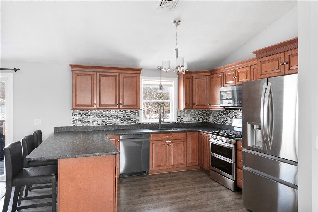 789 High Street Cumberland, RI 02864 - Photo 11 of 32