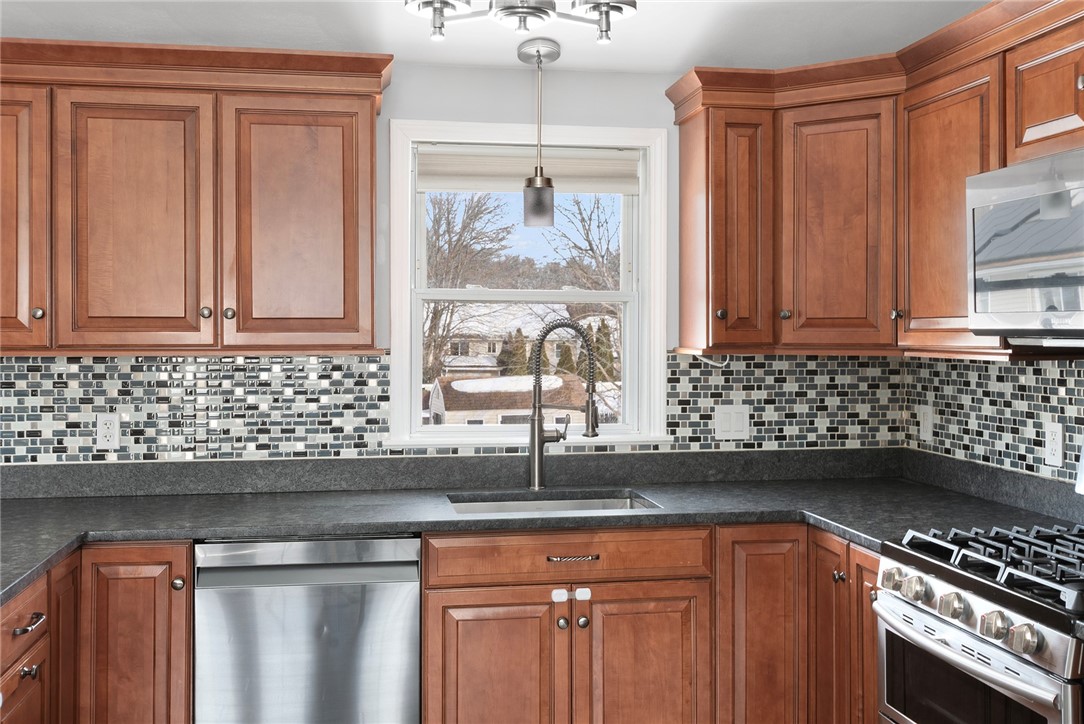 789 High Street Cumberland, RI 02864 - Photo 12 of 32