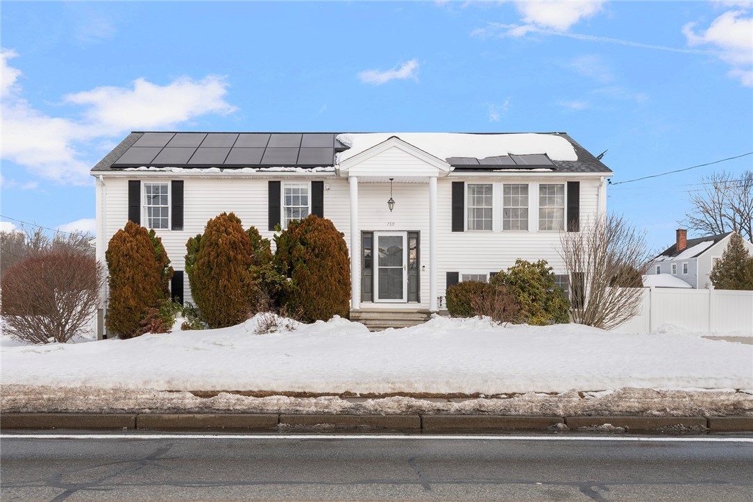 789 High Street Cumberland, RI 02864 - Photo 2 of 32