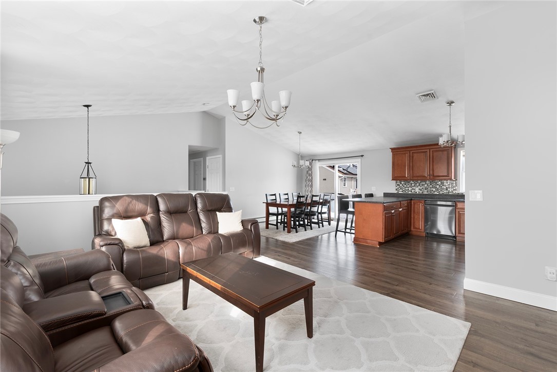 789 High Street Cumberland, RI 02864 - Photo 5 of 32