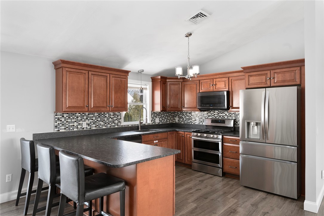 789 High Street Cumberland, RI 02864 - Photo 10 of 32