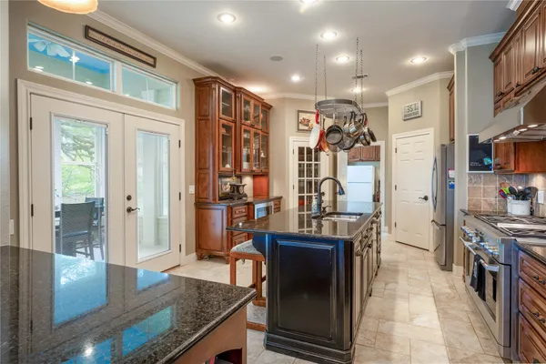 a view of a kitchen and dining room