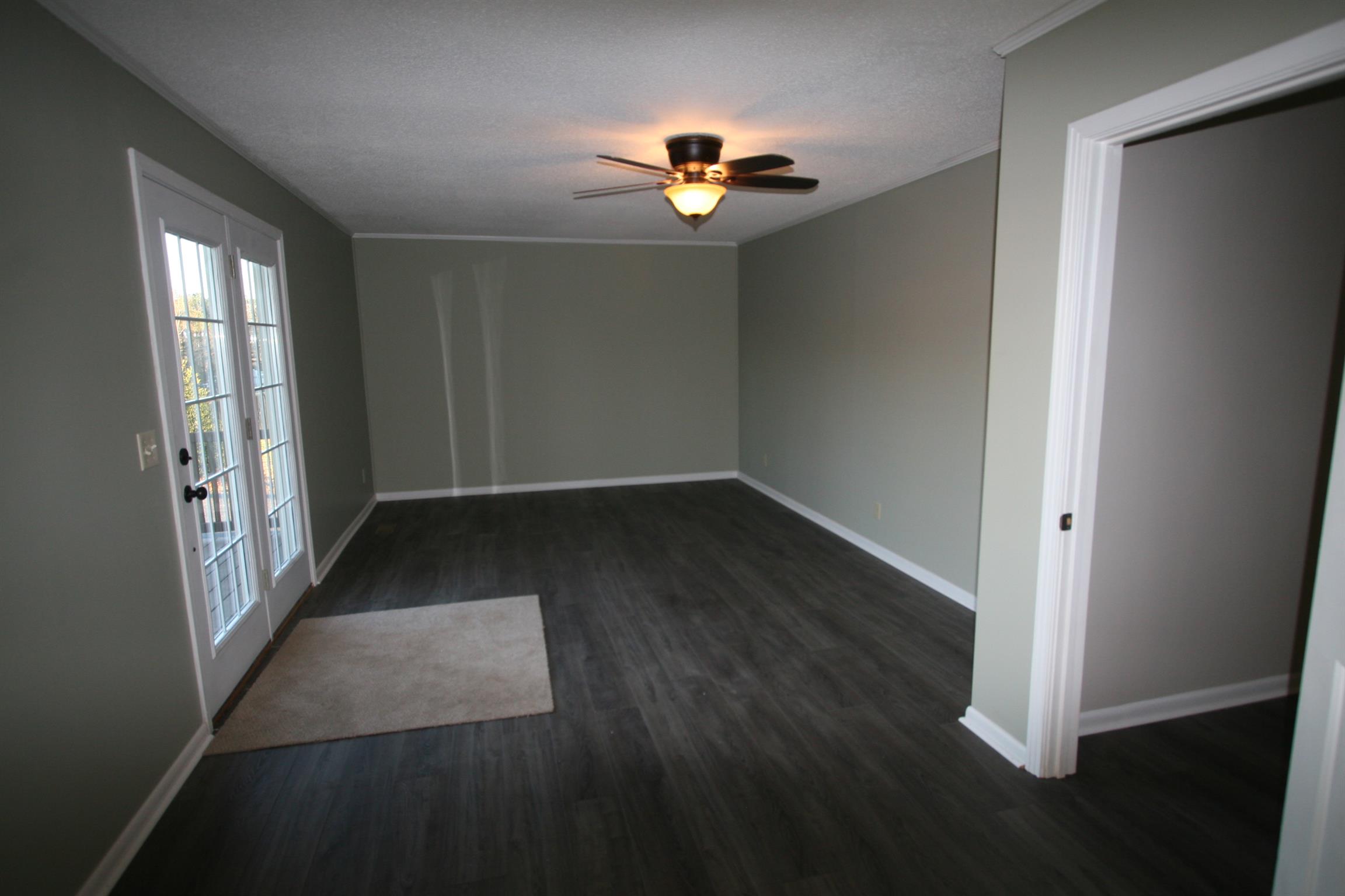 1158 Carter Blake Road Tullahoma, TN 37388 - Photo 9 of 17 Nice bonus room as you walk in through the back deck.