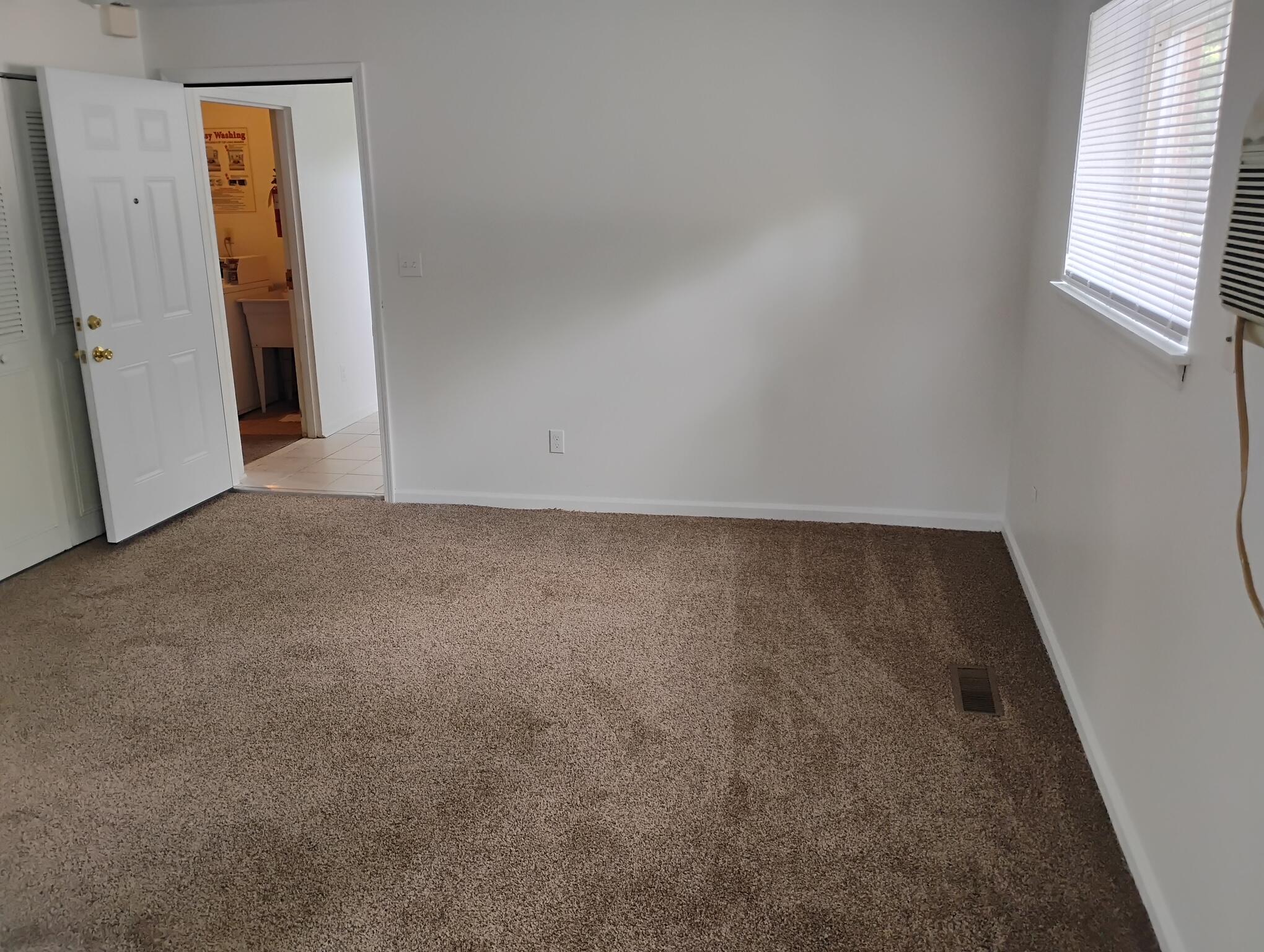 938 Grove Road Ypsilanti, MI 48198 - Photo 2 of 7 Family Room Pic