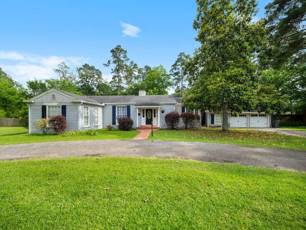 $299,900 | 709 Pine Tree Lane, Lufkin, TX 75904