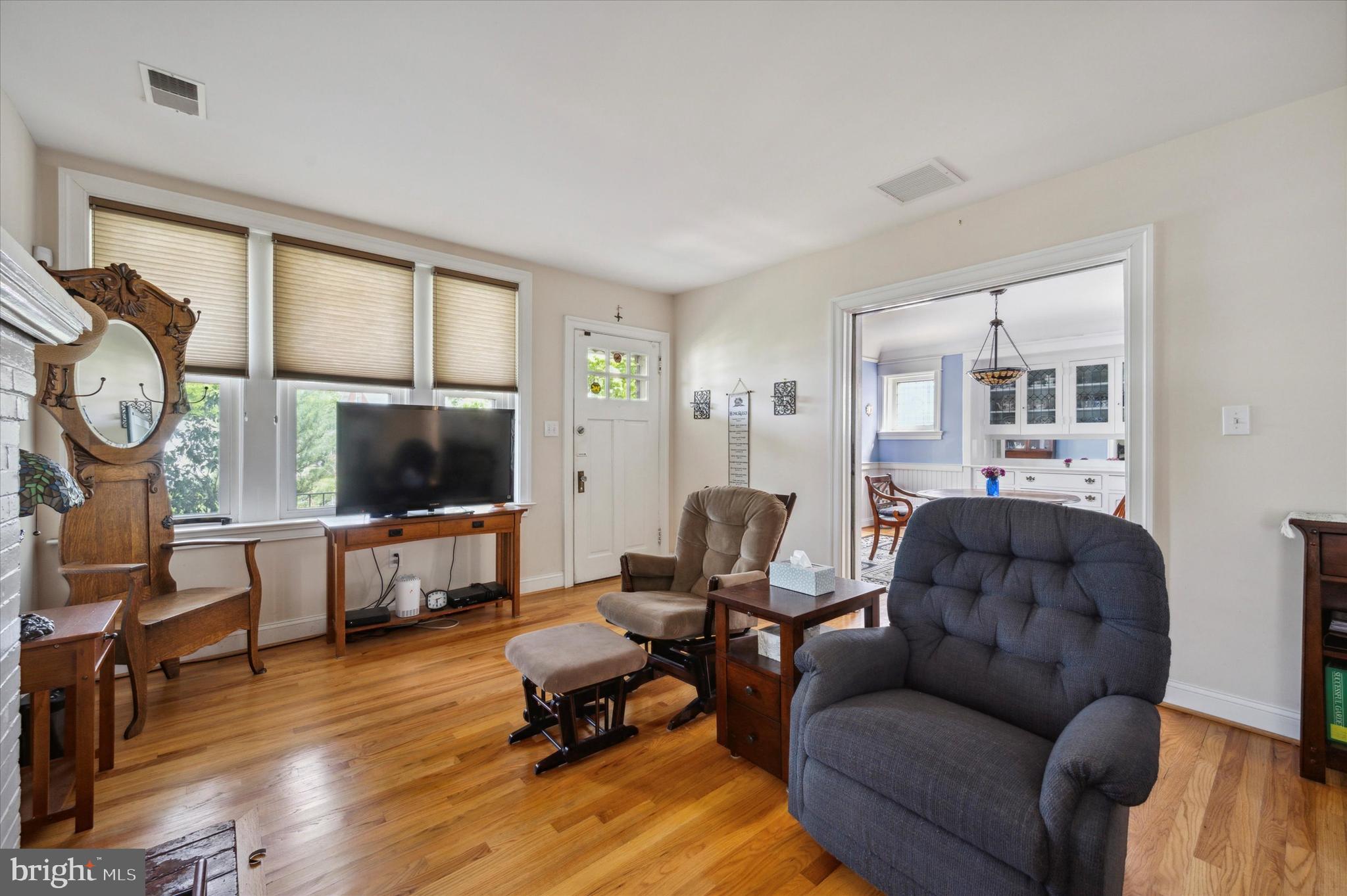 10 Beechwood Road Brookhaven, PA 19015 - Photo 4 of 25 Living Room