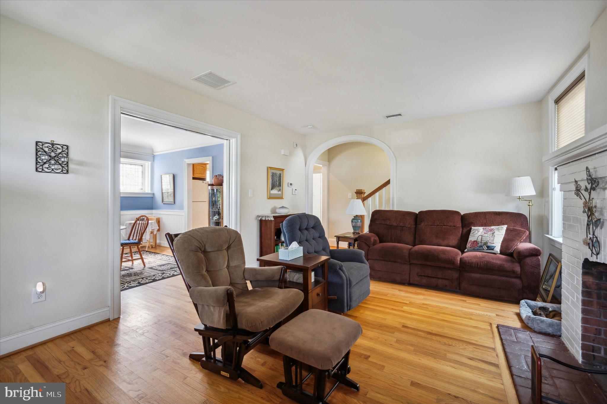 10 Beechwood Road Brookhaven, PA 19015 - Photo 5 of 25 Living Room