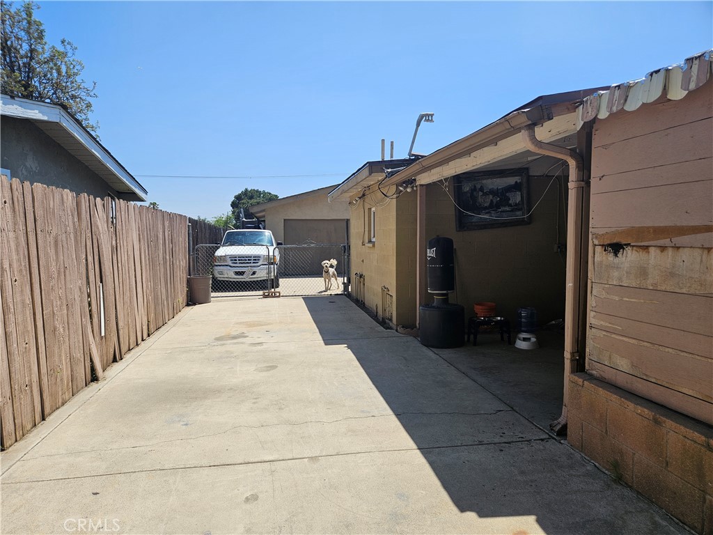 537 East 3rd Street Rialto, CA 92376 - Photo 47 of 47 a view of a house with backyard