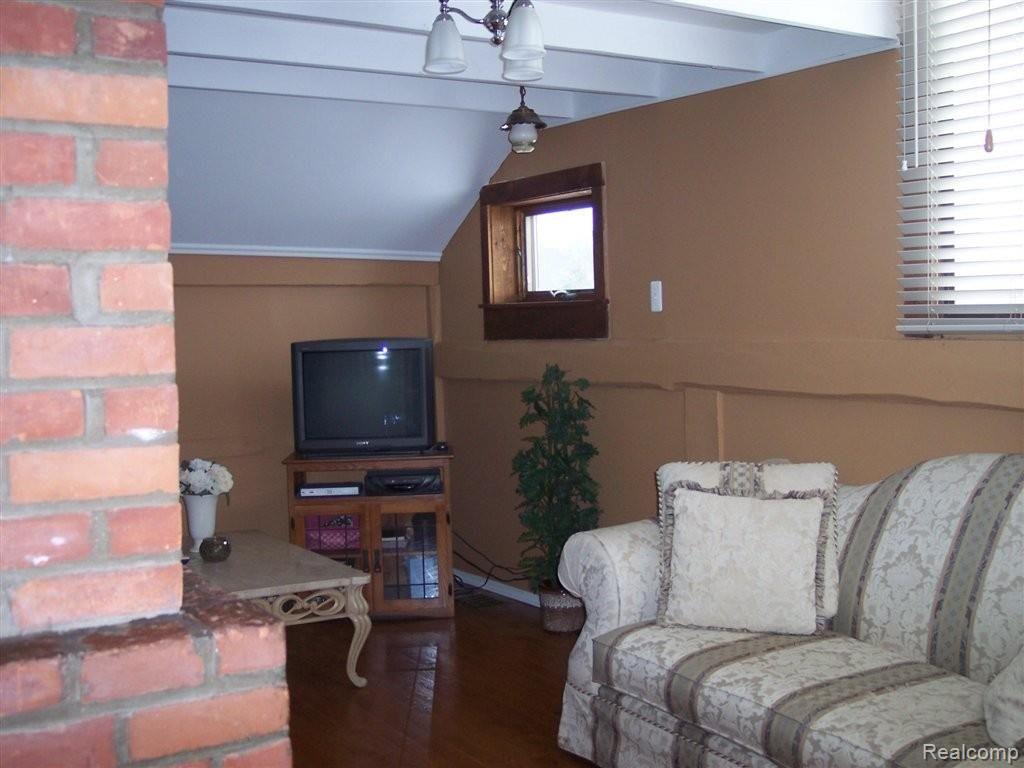 8785 37 Mile Road Romeo, MI 48065 - Photo 19 of 25 Master suite