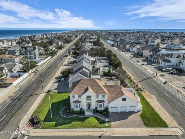 $1,999,900 | 154 Bay Avenue, Mantoloking, NJ 08738