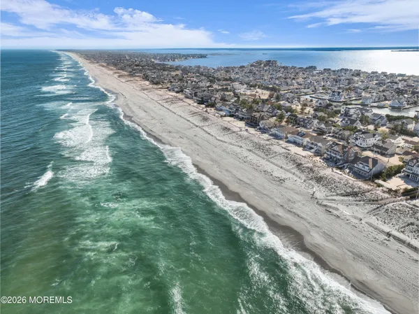 $1,999,900 | 154 Bay Avenue, Mantoloking, NJ 08738