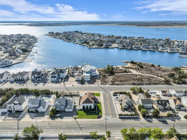 $1,999,900 | 154 Bay Avenue, Mantoloking, NJ 08738