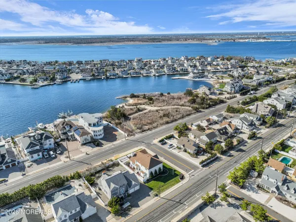 $1,999,900 | 154 Bay Avenue, Mantoloking, NJ 08738