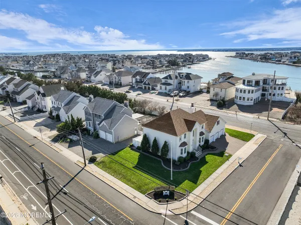 $1,999,900 | 154 Bay Avenue, Mantoloking, NJ 08738